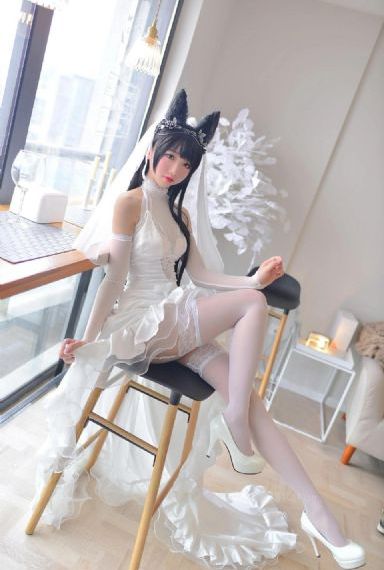 异国女人在巴黎