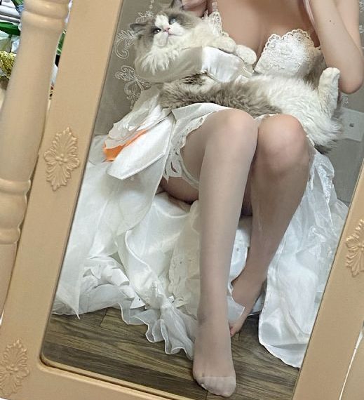 小受在公交车被八个男人强