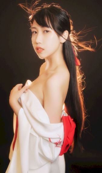 《年轻女教师2》在线播放