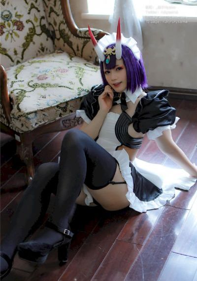 美女扒开尿口让男人捅爽